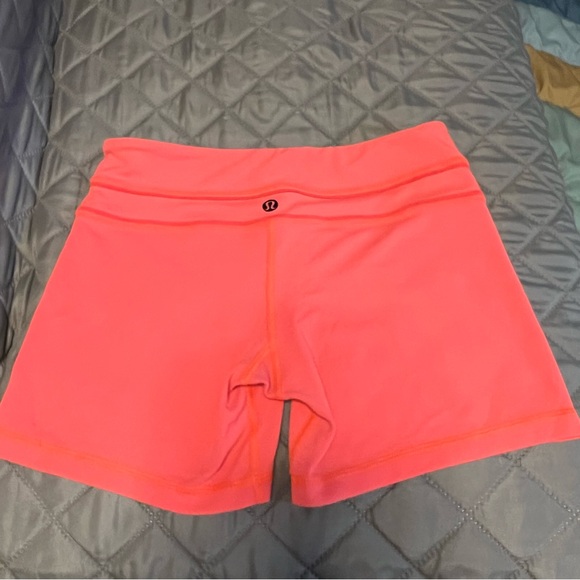 5/$100 Lululemon Coral Groove Short Regular - Picture 2 of 3